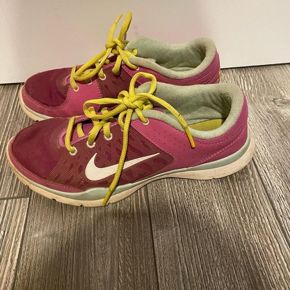 Nike Sneakers - Picture 1 of 2